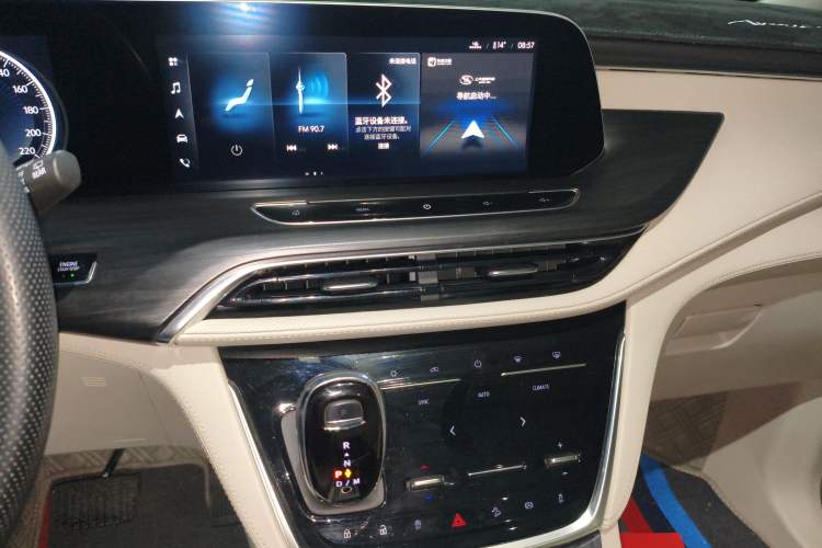 Used Buick GL8 2022 ES Landtrek 653T Comfort Edition Audio And AC Panel