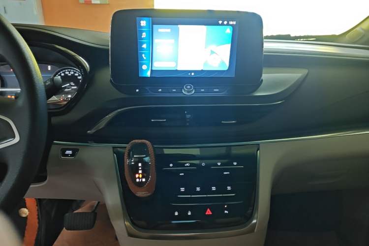 Used Buick GL8 2022 Land Cruiser Executive Class 652T Comfort Model Audio And AC Panel