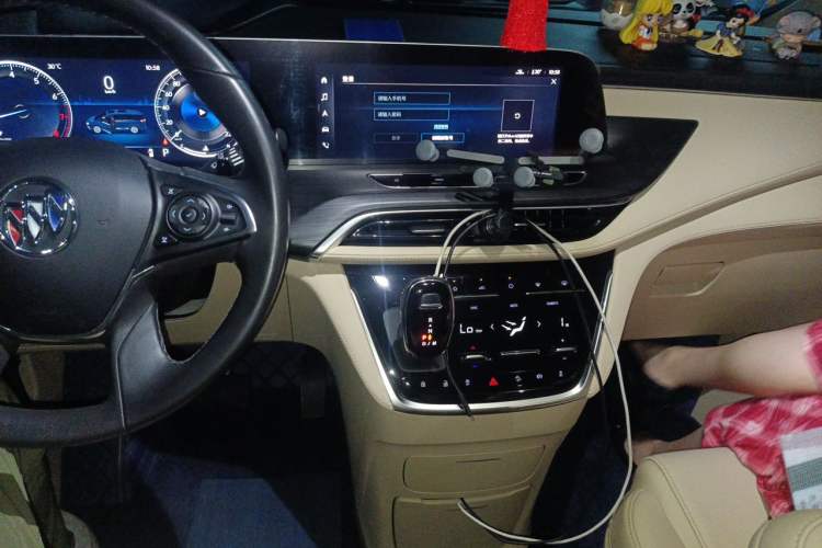Used Buick GL8 2022 ES Landtrek 653T Luxury Edition Audio And AC Panel