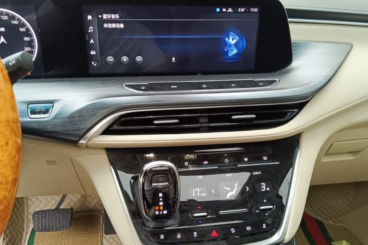 Used Buick GL8 2022 ES Landtrek 653T Luxury Edition Audio And AC Panel