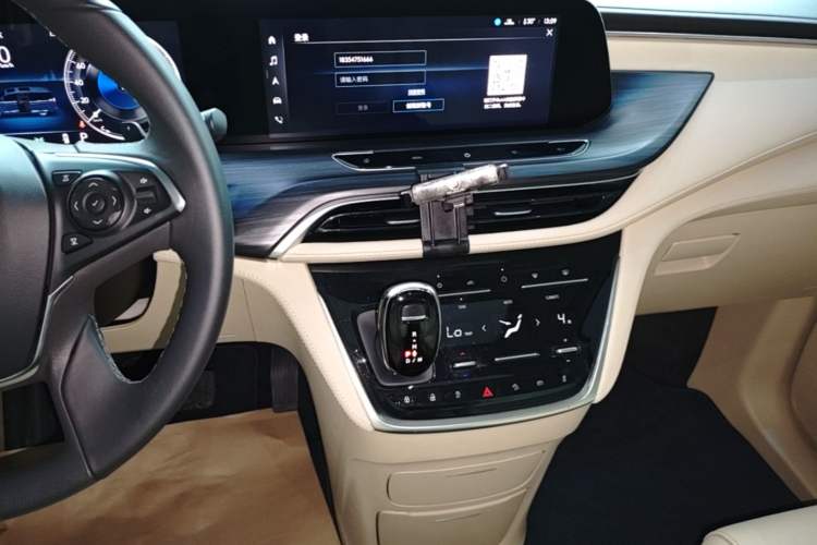 Used Buick GL8 2022 ES Landtrek 653T Luxury Edition Audio And AC Panel