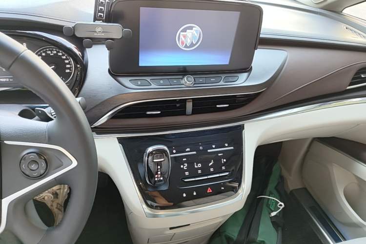 Used Buick GL8 2022 Land Cruiser Executive Class 652T Comfort Model Audio And AC Panel