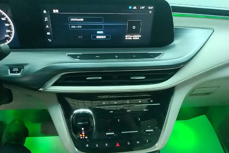 Used Buick GL8 2022 ES Landtrek 653T Comfort Edition Audio And AC Panel