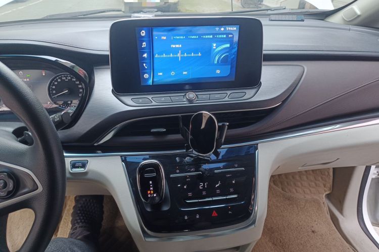 Used Buick GL8 2022 Land Cruiser Executive Class 652T Comfort Model Audio And AC Panel