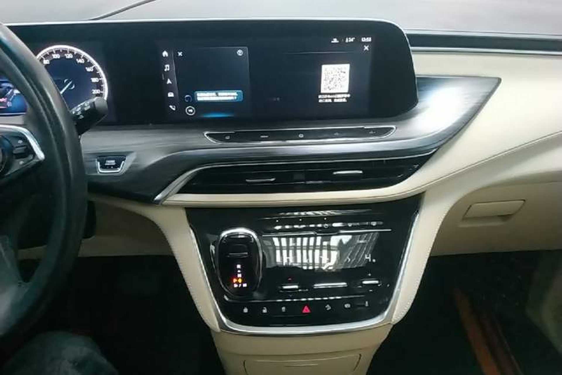 Used Buick GL8 2022 ES Landtrek 653T Luxury Edition Audio And AC Panel