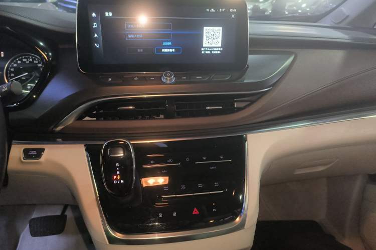 Used Buick GL8 2022 Land Business Class 652T Luxury Model Audio And AC Panel