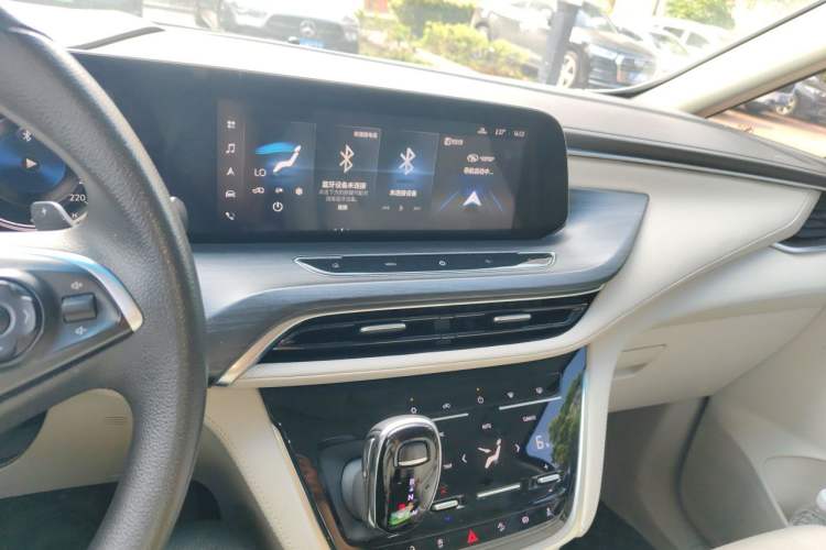 Used Buick GL8 2022 ES Landtrek 653T Comfort Edition Audio And AC Panel