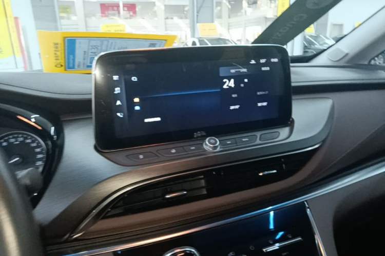 Used Buick GL8 2022 Land Business Class 652T Luxury Model Audio And AC Panel