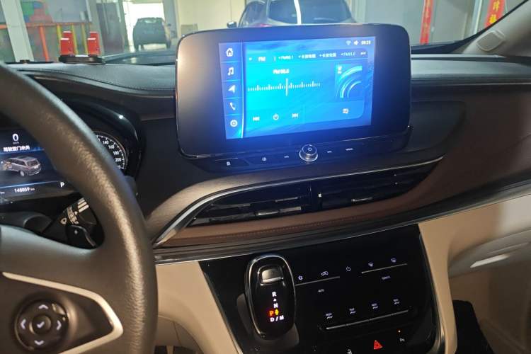 Used Buick GL8 2022 Land Cruiser Executive Class 652T Comfort Model Audio And AC Panel