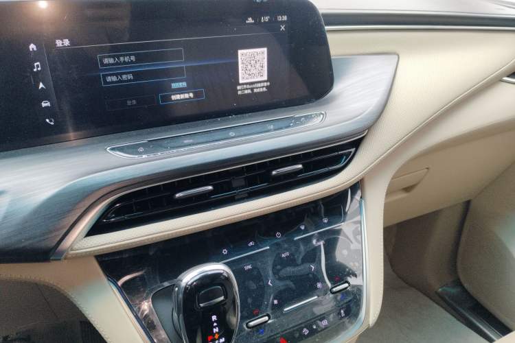 Used Buick GL8 2022 ES Land Cruiser 653T Luxury Model Audio And AC Panel