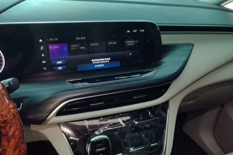 Used Buick GL8 2022 ES Landtrek 653T Comfort Edition Audio And AC Panel