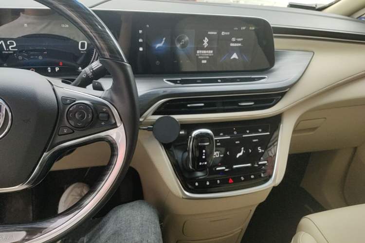 Used Buick GL8 2022 ES Landtrek 653T Luxury Edition Audio And AC Panel