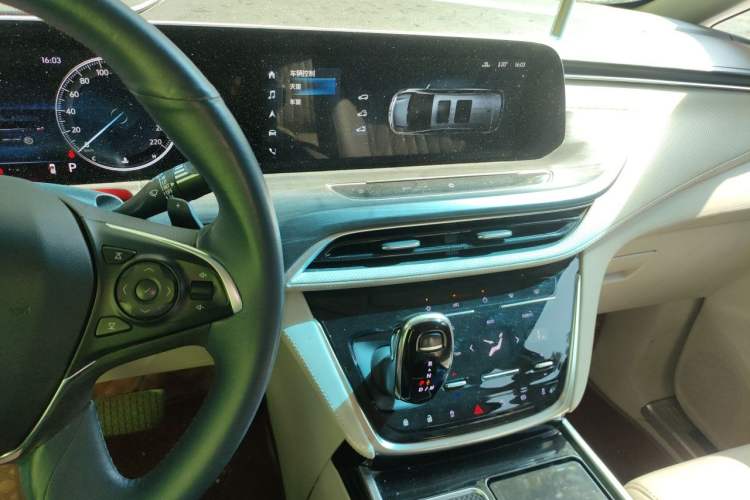 Used Buick GL8 2022 ES Landtrek 653T Comfort Edition Audio And AC Panel