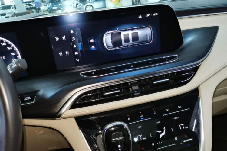 Used Buick GL8 2022 ES Landtrek 653T Flagship Model Audio And AC Panel