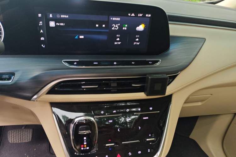 Used Buick GL8 2022 ES Landtrek 653T Luxury Edition Audio And AC Panel