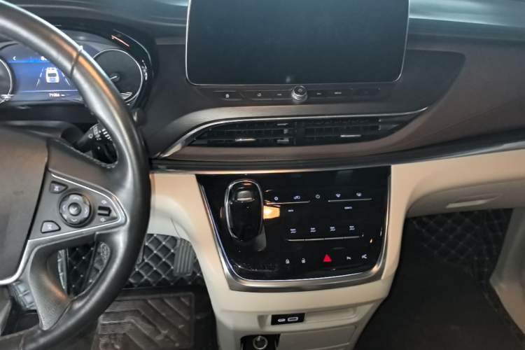Used Buick GL8 2022 Land Executive Class 652T Prestige Model Audio And AC Panel