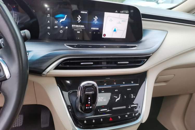Used Buick GL8 2022 ES Landtrek 653T Luxury Edition Audio And AC Panel