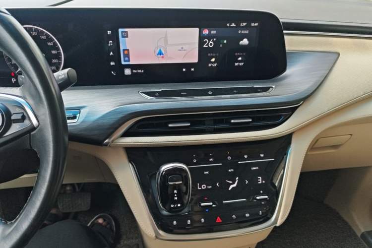 Used Buick GL8 2022 ES Landtrek 653T Luxury Edition Audio And AC Panel