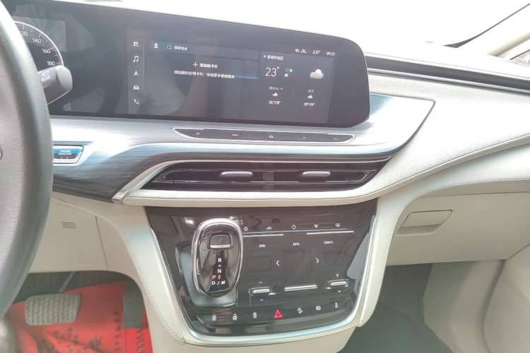 Used Buick GL8 2022 ES Landtrek 653T Comfort Edition Audio And AC Panel