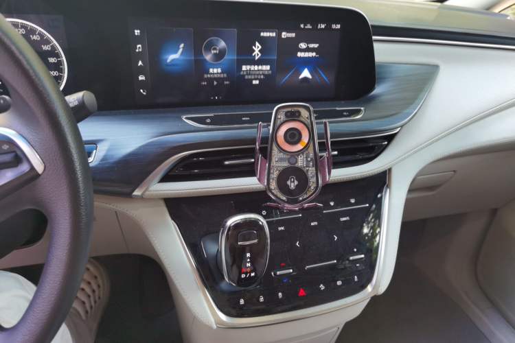 Used Buick GL8 2022 ES Landtrek 653T Comfort Edition Audio And AC Panel