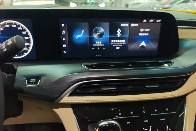 Used Buick GL8 2022 ES Landtrek 653T Luxury Edition Audio And AC Panel