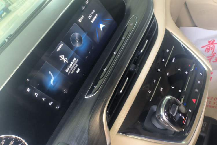 Used Buick GL8 2022 ES Land Cruiser 653T Luxury Model Audio And AC Panel