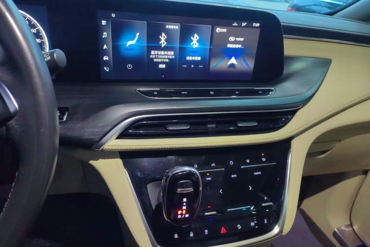 Used Buick GL8 2022 ES Landtrek 653T Luxury Edition Audio And AC Panel