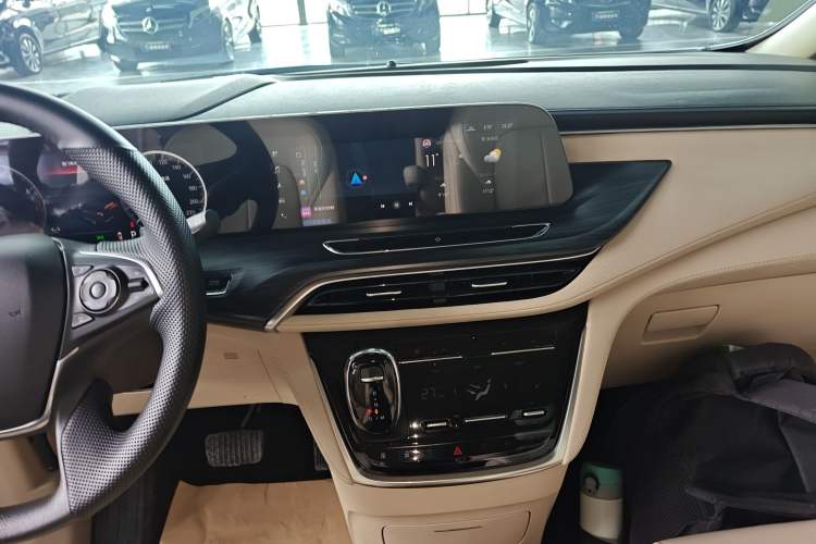 Used Buick GL8 2022 ES Landtrek 653T Luxury Edition Audio And AC Panel