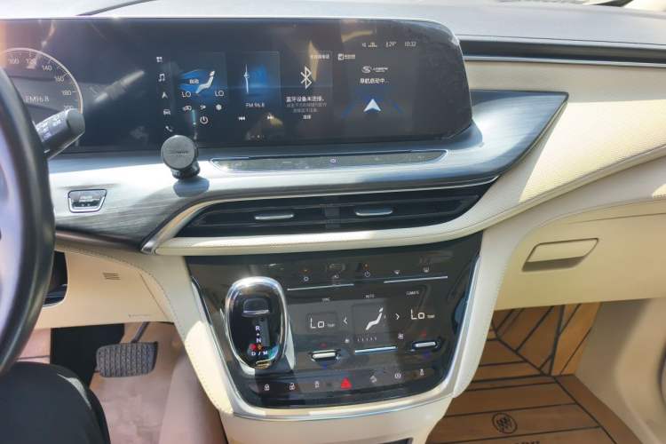 Used Buick GL8 2022 ES Landtrek 653T Flagship Model Audio And AC Panel