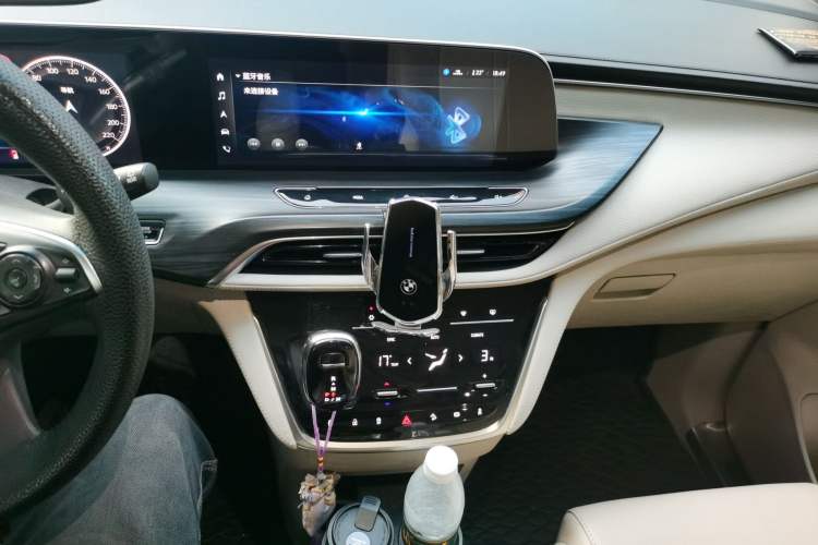Used Buick GL8 2022 ES Landtrek 653T Comfort Edition Audio And AC Panel