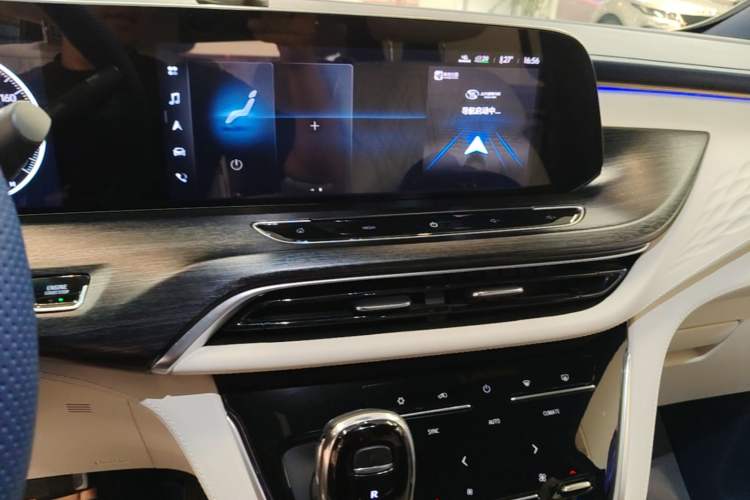 Used Buick GL8 2022 Avenir Avia Four-Seat Prestige Edition Audio And AC Panel