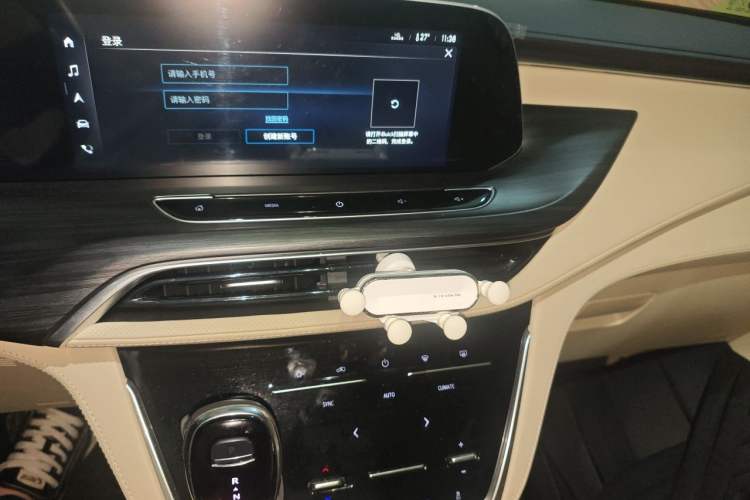 Used Buick GL8 2022 ES Landtrek 653T Luxury Edition Audio And AC Panel