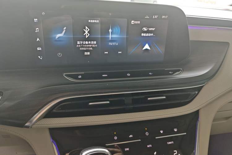 Used Buick GL8 2022 ES Landtrek 653T Comfort Edition Audio And AC Panel
