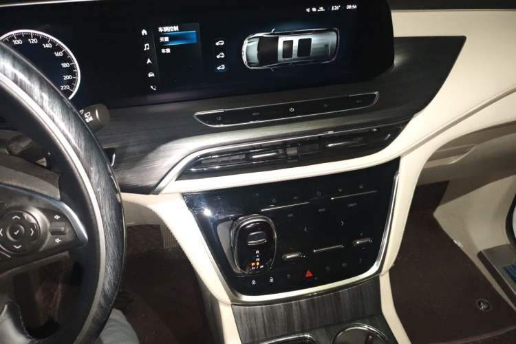 Used Buick GL8 2022 ES Landtrek 653T Comfort Edition Audio And AC Panel