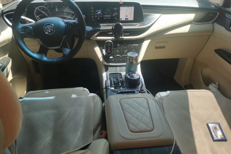 Used Buick GL8 2022 ES Land Cruiser 653T Luxury Model Center Console
