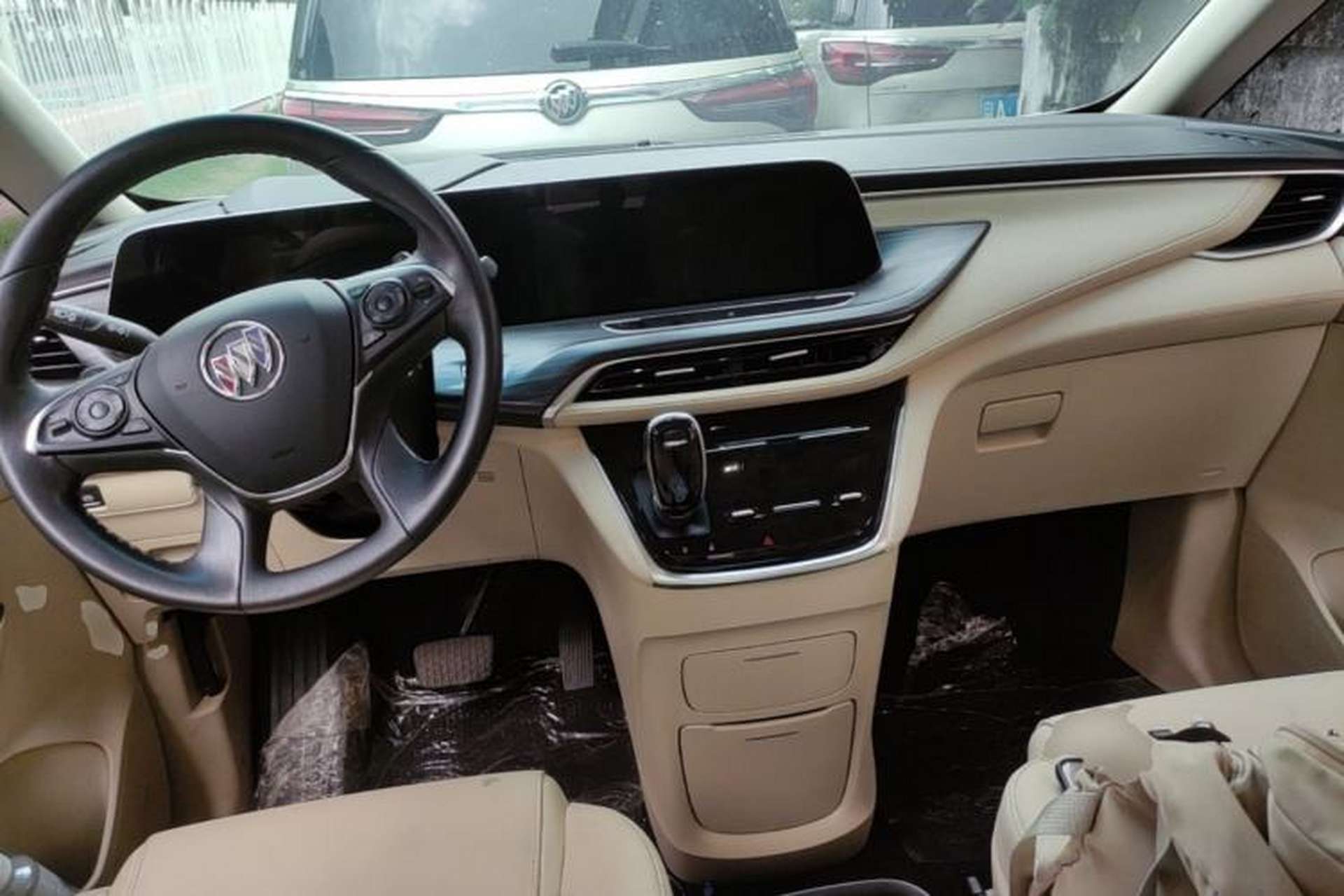 Used Buick GL8 2022 ES Landtrek 653T Comfort Edition Center Console