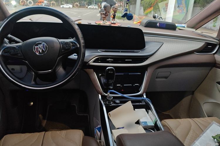 Used Buick GL8 2022 ES Landtrek 653T Comfort Edition Center Console