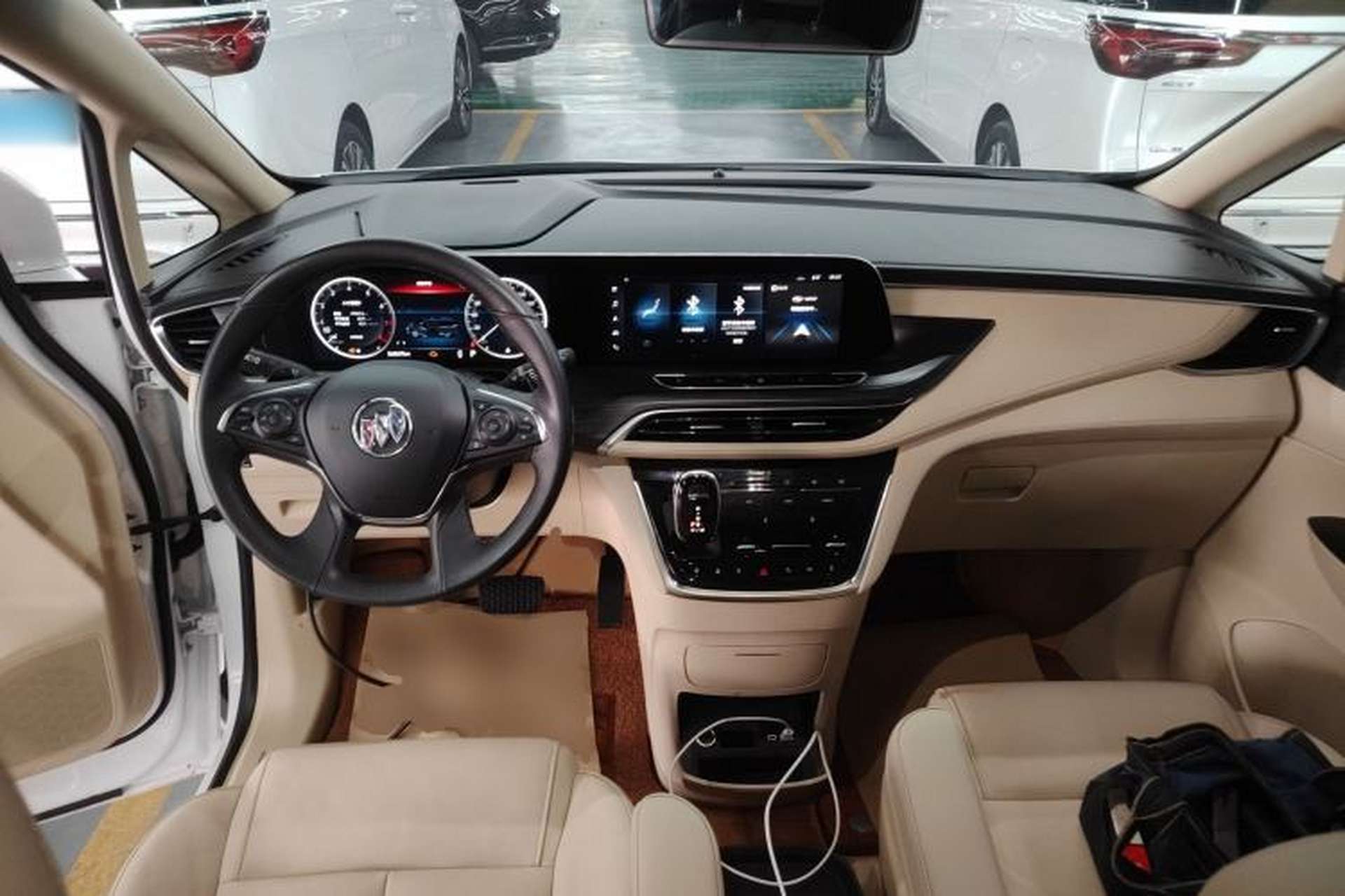 Used Buick GL8 2022 ES Landtrek 653T Luxury Edition Center Console