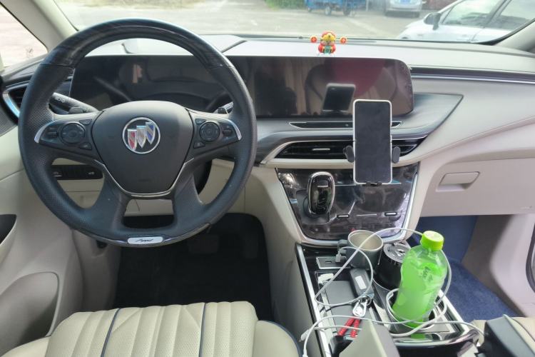 Used Buick GL8 2022 ES Landtrek 653T Comfort Edition Center Console