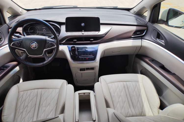 Used Buick GL8 2022 Land Executive Class 652T Prestige Model Center Console