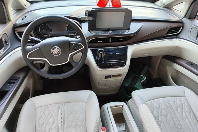 Used Buick GL8 2022 Land Cruiser Executive Class 652T Comfort Model Center Console