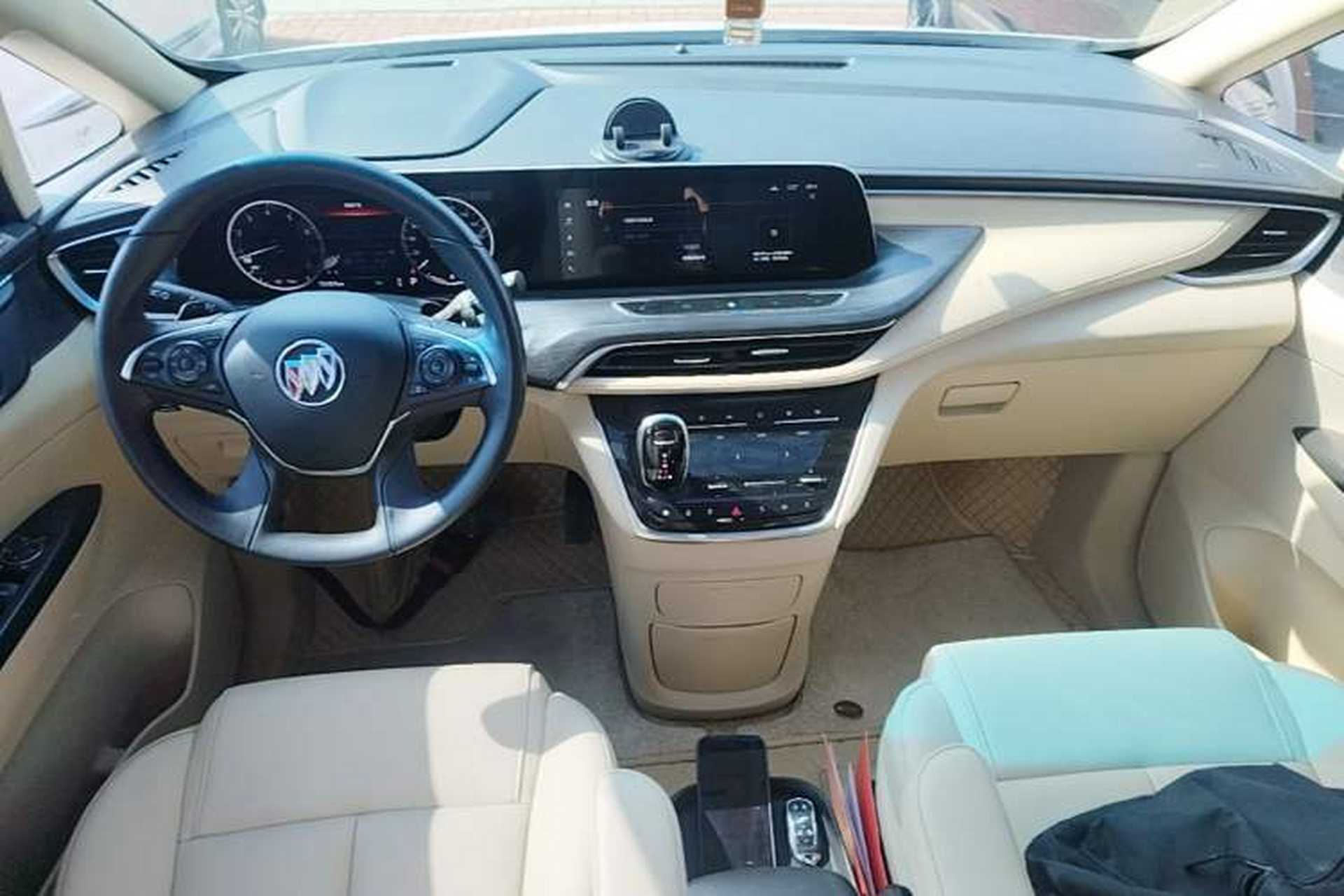 Used Buick GL8 2022 ES Landtrek 653T Luxury Edition Center Console