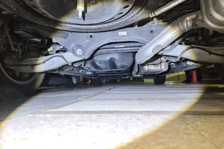 Used Buick GL8 2022 ES Land Cruiser 653T Luxury Model Chassis Rear