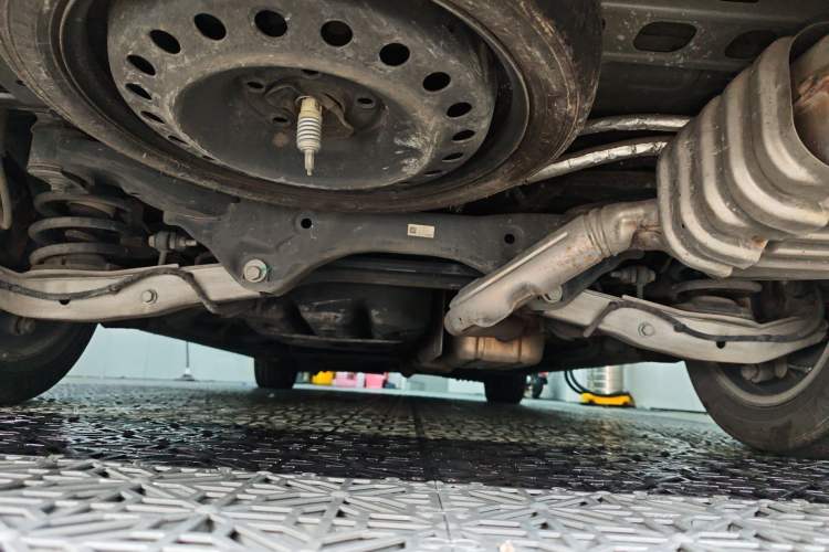 Used Buick GL8 2022 ES Land Cruiser 653T Luxury Model Chassis Rear