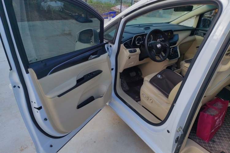 Used Buick GL8 2022 ES Land Cruiser 653T Luxury Model Driver Seat