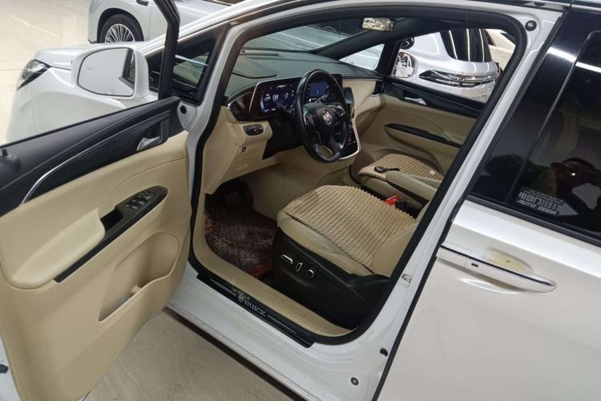 Used Buick GL8 2022 ES Land Cruiser 653T Luxury Model Driver Seat