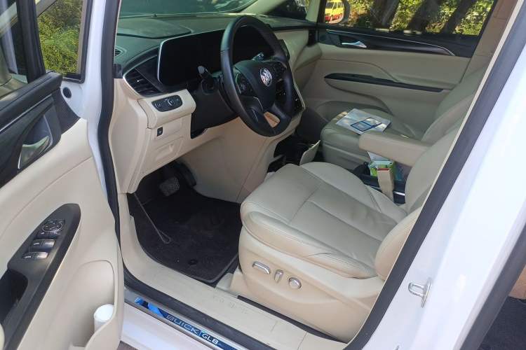 Used Buick GL8 2022 ES Landtrek 653T Luxury Edition Driver Seat