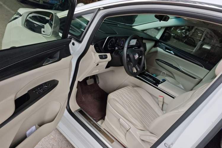 Used Buick GL8 2022 ES Landtrek 653T Comfort Edition Driver Seat