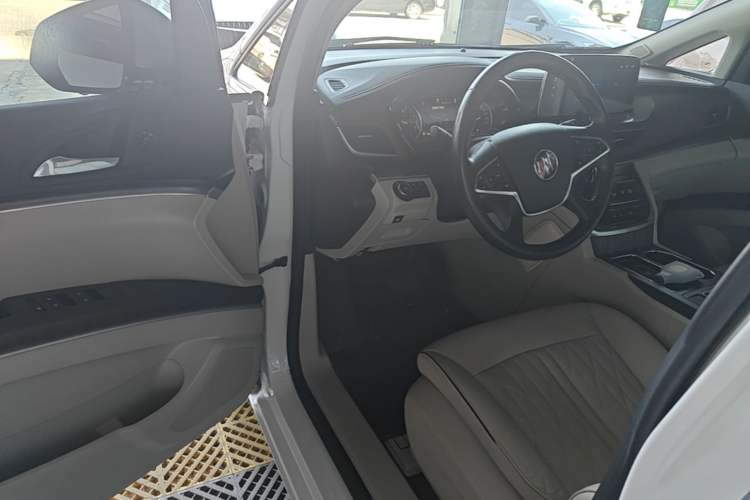 Used Buick GL8 2022 Land Business Class 652T Luxury Model Driver Seat