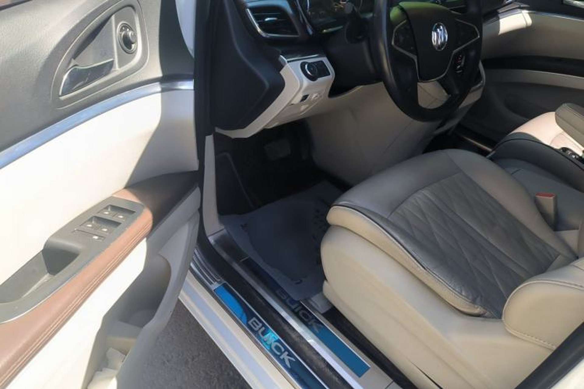Used Buick GL8 2022 Land Business Class 652T Luxury Model Driver Seat